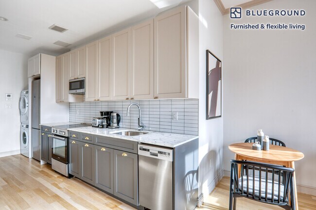 Foto del edificio - 371 E 10th St