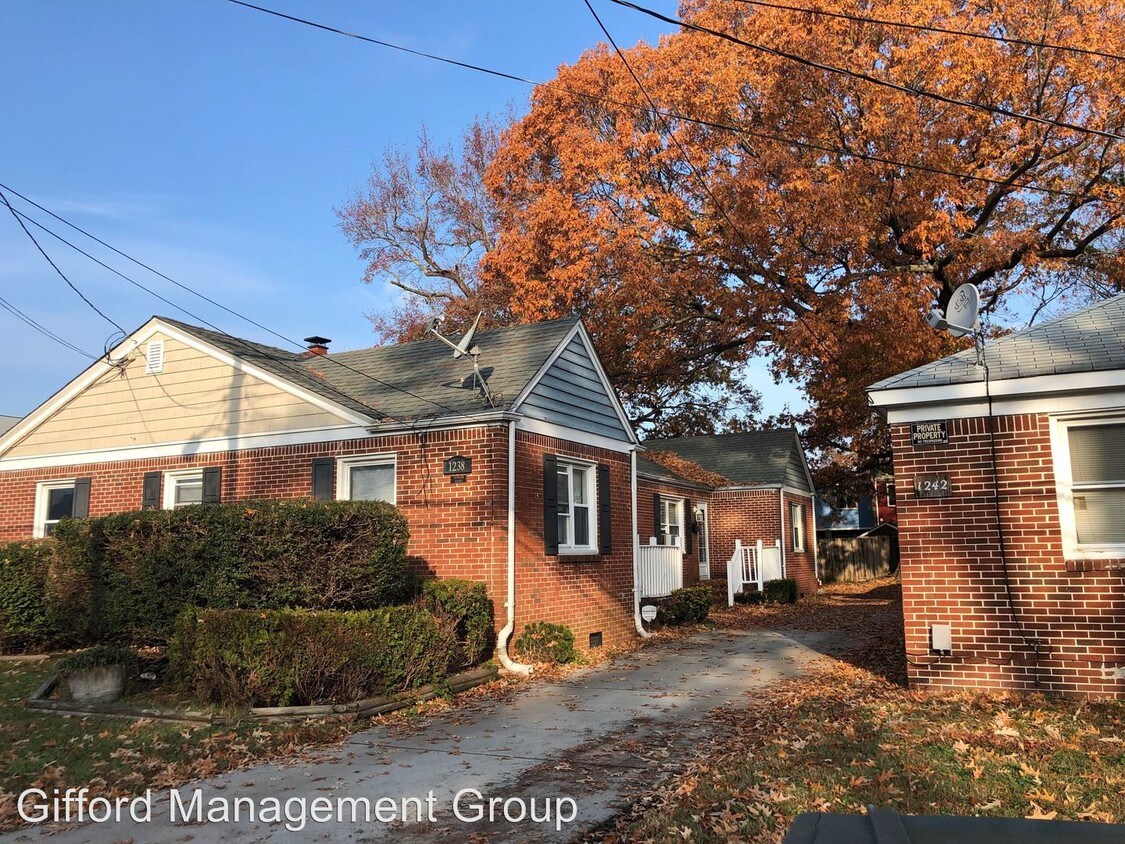 Primary Photo - 1238 Picadilly St