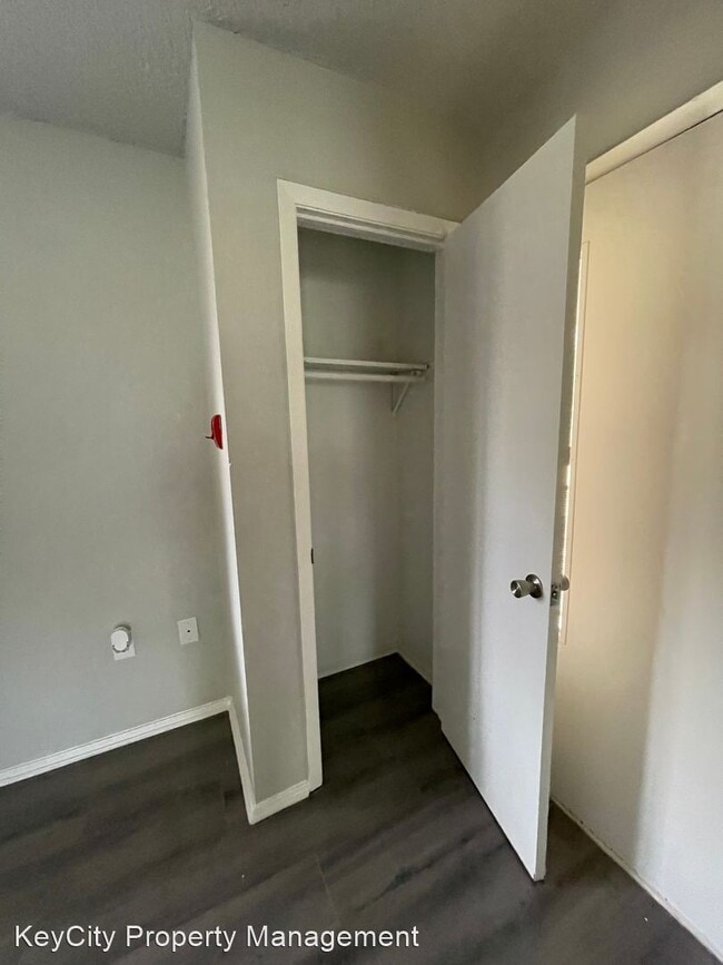 Building Photo - 2 br, 1 bath House - 1325 Cedar St #1