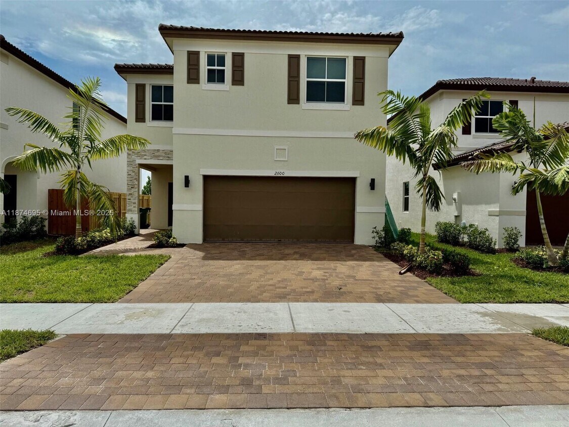 Foto principal - 2600 SE 25th St