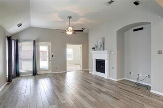 Building Photo - 2804 Cascade Cove Dr