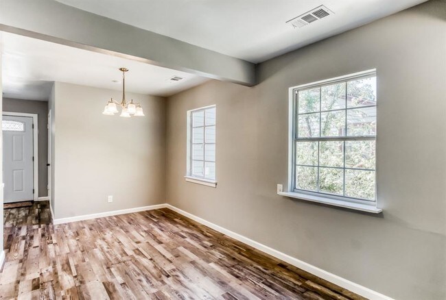 Foto del edificio - 11823 Broadmoor Dr