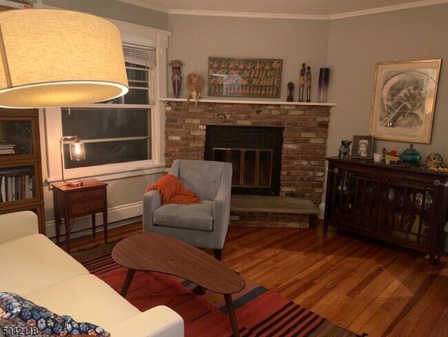 Foto del edificio - 584 Ridgewood Rd
