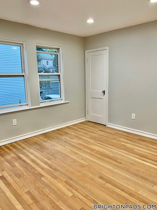 Foto del edificio - 232 Corey Rd