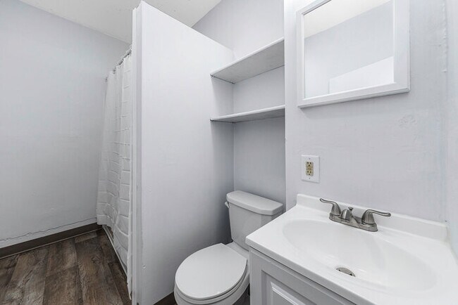Building Photo - 558 Fremont #2 -- Newly renovated Two-Bedroom