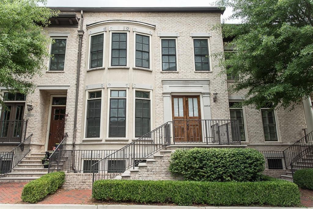 Foto principal - 1059 E Paces Ln NE