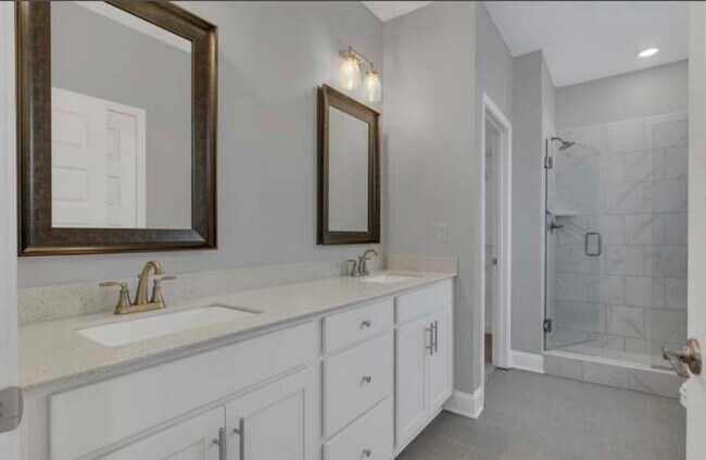 baño privado - 1000 Vintage Green Ln