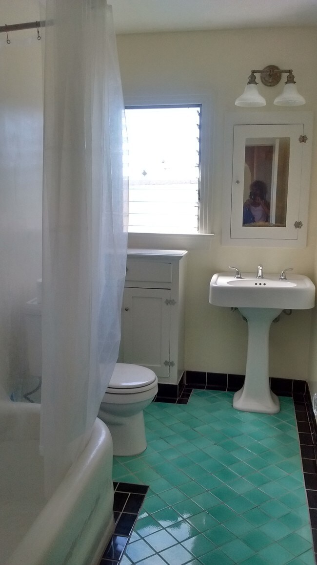 Sala de baño - 1925 Scott Ave