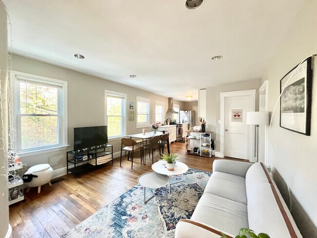 Foto del edificio - 152 Parker Hill Ave