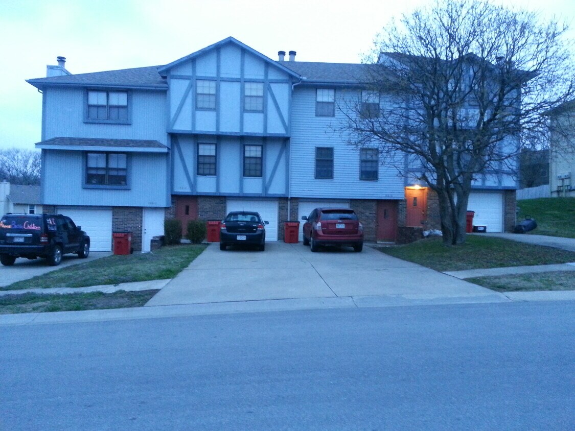 Primary Photo - 18827 E Manor Dr