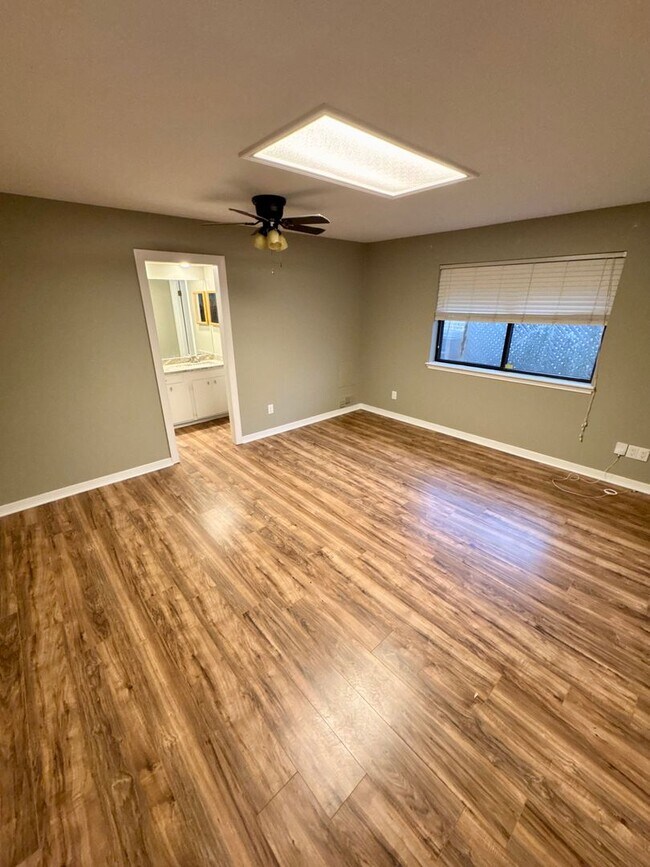 Foto del edificio - Golden Meadows Home!