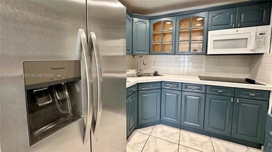 Building Photo - 7825 NE Bayshore Ct