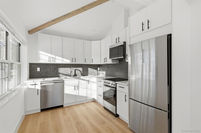 Building Photo - 134 E Main St