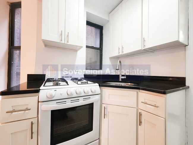 Foto del edificio - 169 E 102nd St