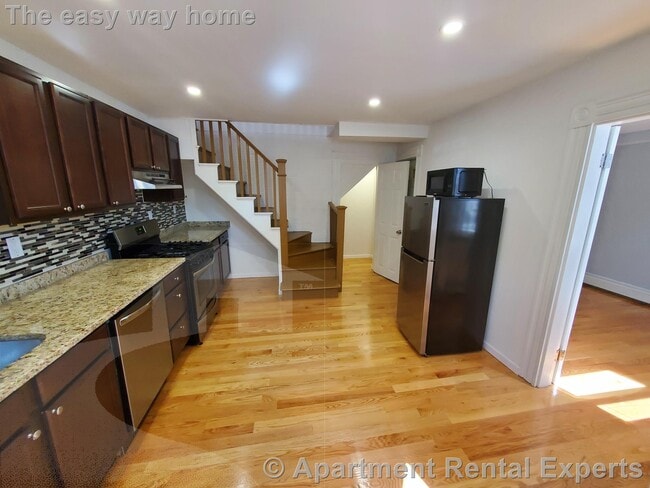 Building Photo - 223 Broadway