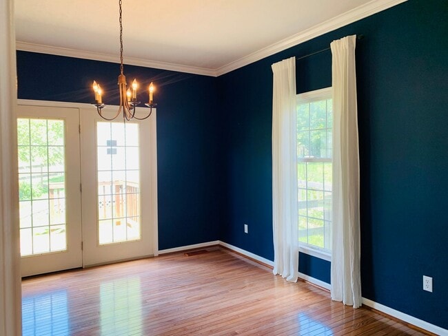 Building Photo - 3 Bedroom 2.5 Half Bath House