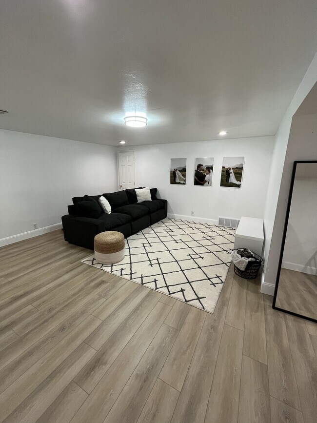 Building Photo - Basement 1155