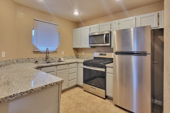 Building Photo - 5044 S Rainbow Blvd