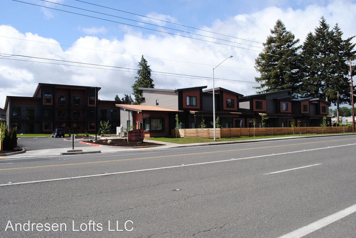 Primary Photo - 6909 NE 63rd St
