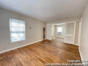 Building Photo - 519 W Lynwood Ave