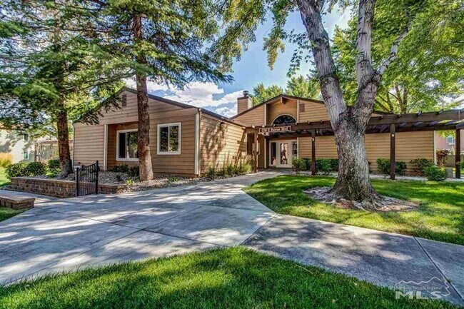 Building Photo - 1 bedroom 1 bath Wood Chase condo, partial...