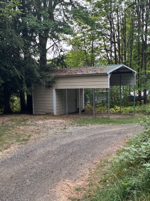 Building Photo - 420 E Hillcrest Dr
