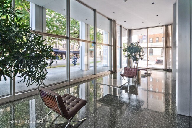 Foto del edificio - 2400 N Lakeview Ave