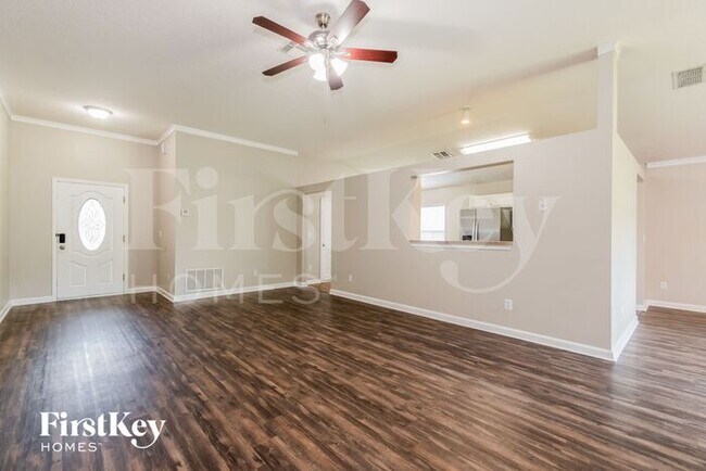 Foto del edificio - 6935 Pleasure Way