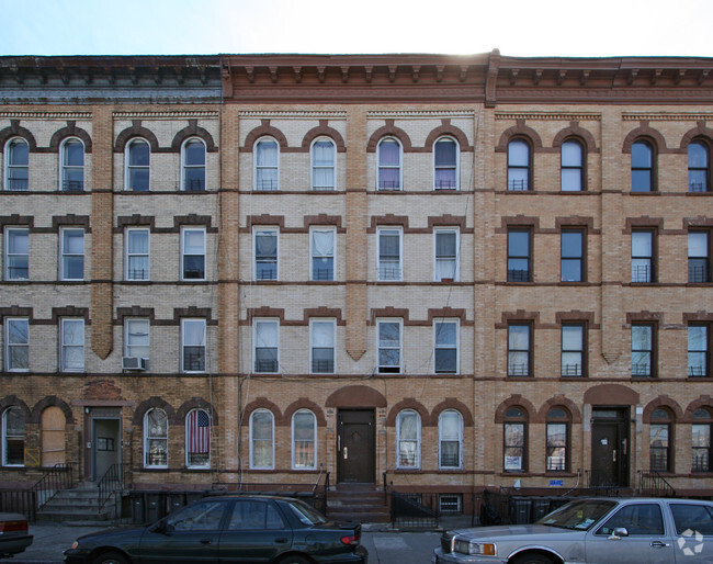 Foto del edificio - 790 Madison St