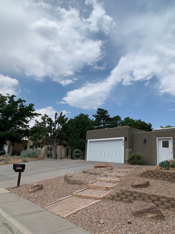Building Photo - 3020 Casa Del Norte Dr NE