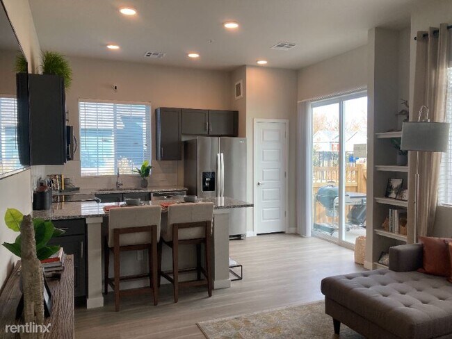 Building Photo - 2 br, 2 bath House - 12000 Washington Cent...