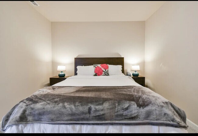 Foto del edificio - Stylish Craftsman-Flex Lease Term