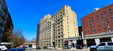 Building Photo - 323 W 96th St