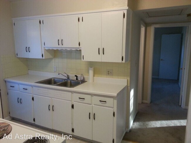 Building Photo - 3 br, 1 bath House - 424 N Walnut St