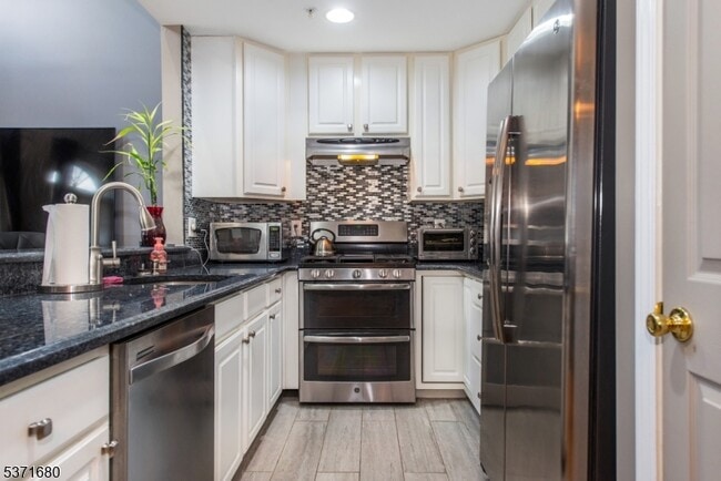 Foto del edificio - 129 Rock Creek Dr