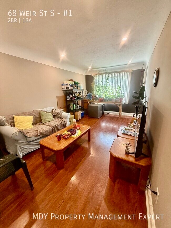 Photo du bâtiment - Welcome to this quaint and charming home s...