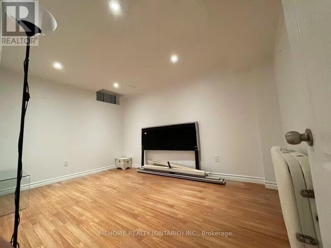 Building Photo - 15 Magnotta Rd