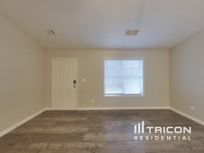 Building Photo - 404 Wolf Creek Ct