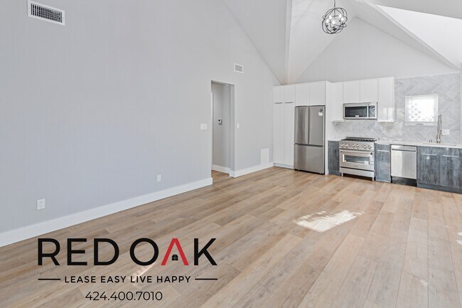 Foto del edificio - Gorgeous Two Bedroom with High Ceilings, R...