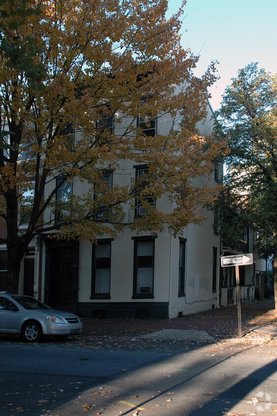 Building Photo - 801 Green St