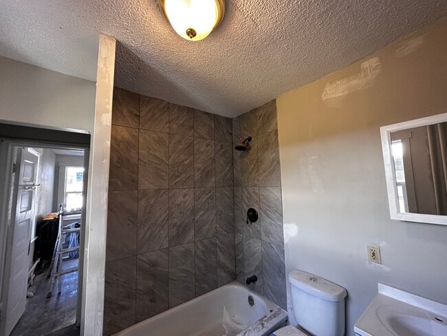 Building Photo - 49 Isabel St W