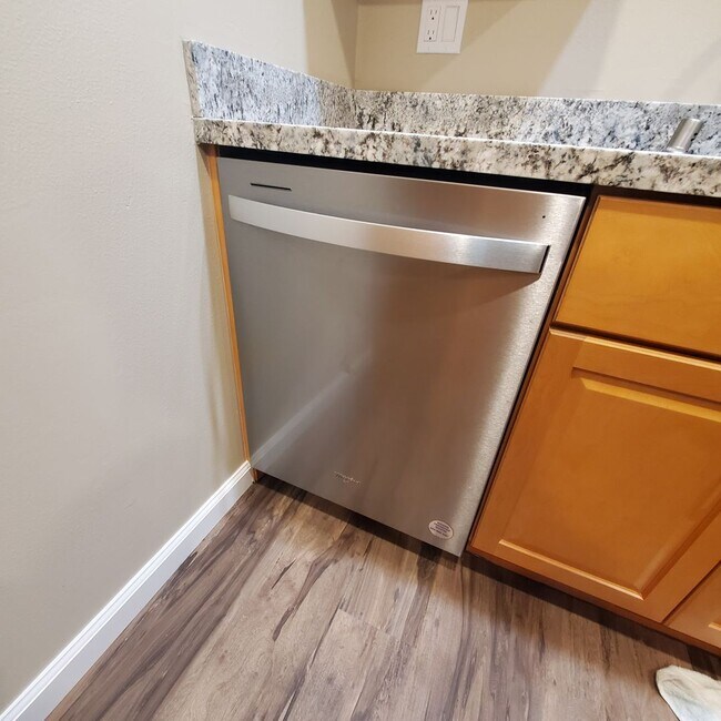 Foto del edificio - Sparkling Upgrades & Convenient Pleasant H...
