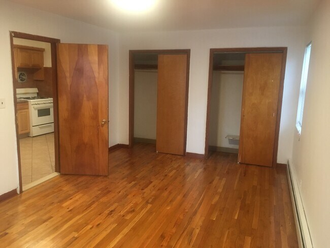 Foto del edificio - 446 Ridge Rd