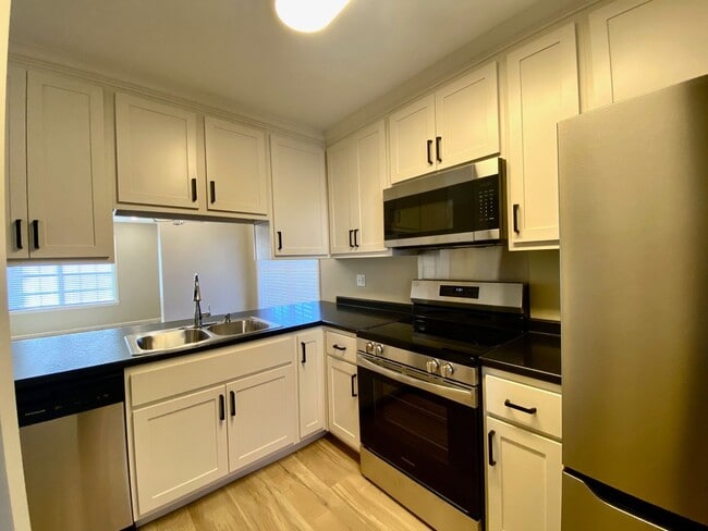 Foto del edificio - 701-703 Tracewood