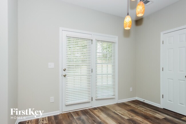 Foto del edificio - 105 Meandering Way Ln