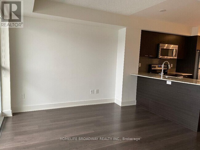 Photo du bâtiment - 88 Sheppard Ave E