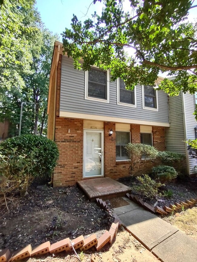 Beautiful Townhome located in Quail Hollow! - Beautiful Townhome located in Quail Hollow!