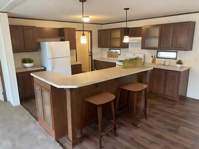 Foto del edificio - 15562 Pine Ridge Dr