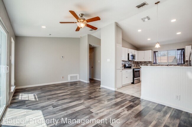 Building Photo - 3 br, 2 bath House - 2610 Lakebriar St
