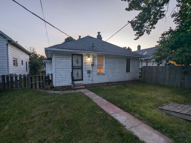 Building Photo - 855 S Tremont St
